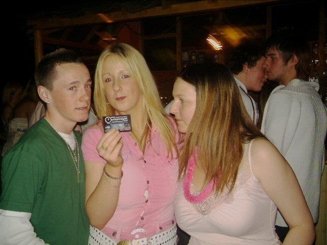 Exif-JPEG-422 : Out Last Night pictures in Derry bars in May 2005.