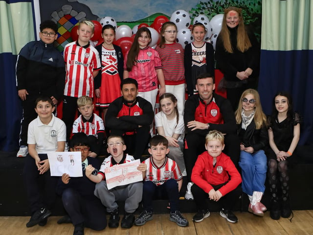 DCFC pre-Cup final visit to Longtower PS Patrick McClean and Tyler Smith. (Photo - Tom Heaney, nwpresspics)