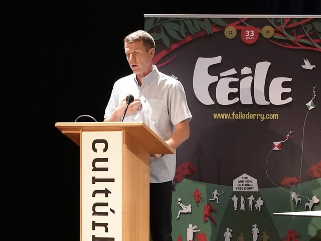 Ciarán Mac Giolla Bhéin, the Belfast-based President of Conradh na Gaeilge, delivering the Donncha Mac Niallais Memorial Lecture in Cultúrlann Uí Chanáin as part of Féile 2025.