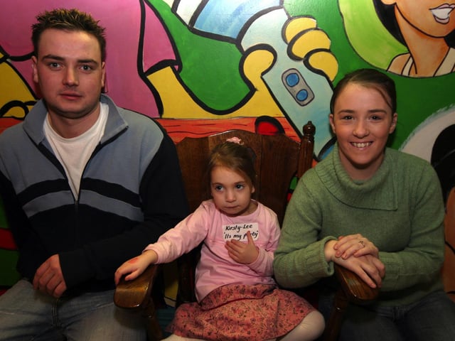Godparants Patrick and Charmaine help Kirsty Lee enjoy her birthday party,0016JML : Parties across Derry in January 2006.