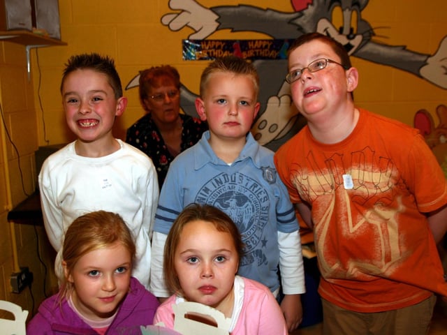 Having a great time at the birthday party are Rosa, Amy, Stephen, Daniel and Joseph. 803/ dd : Parties in December 2005.