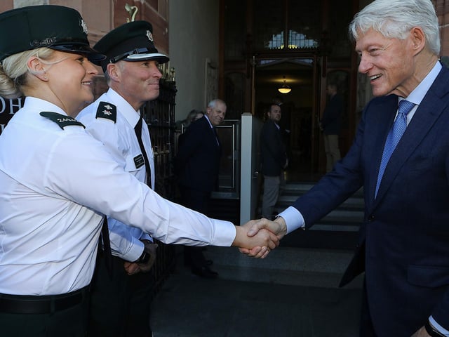 Bill Clinton meets local police officers including Derry and Strabane District Commander Nigel Goddard.