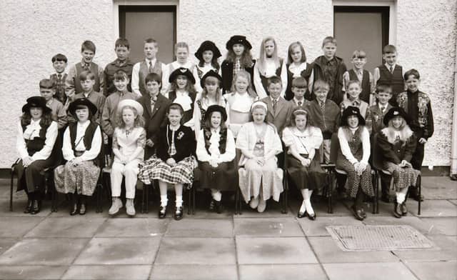 Derry schoolchildren making their Confirmations back in April 1994.