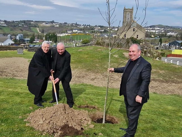 An oak tree was planted by Bishop Donal McKeown, Archbishop Luis Mariano Montemayor, Papal Nuncio and Fr Francis Bradley PP on Friday ahead of the unveiling to mark the Papal Nuncio's visit.