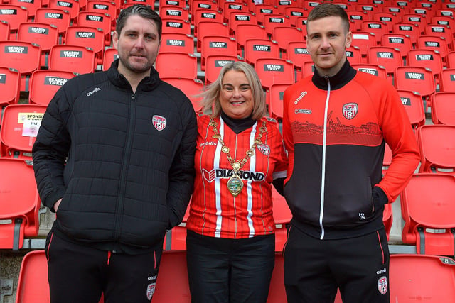 Mayor Sandra Duffy with Derry City manager Ruaidhrí Higgins and captain Patrick McElheney on Saturday morning prior to the team’s departure for Dublin ahead of tomorrow’s FAI Cup Final against Shelbourne. George Sweeney.  DER2244GS – 34