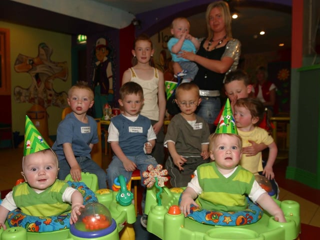 Ternan Porter with mum Erin and all his friends at the birthday party in Bananas. 2948/dd : Parties and celebrations across Derry in May 2006.
