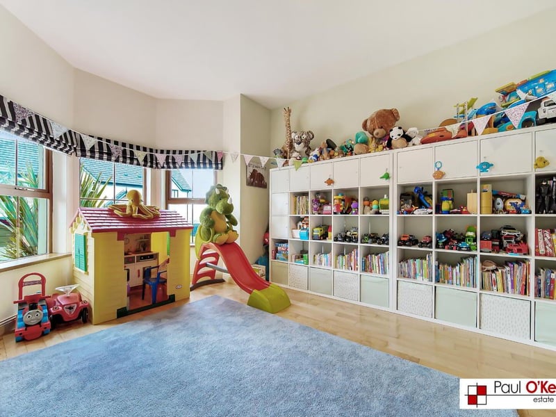Stunning six bed, five bath property for sale in Victoria Gate