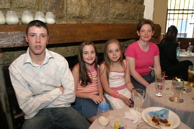 PubEye: Friends and family out enjoying a drink together in the Dungloe.