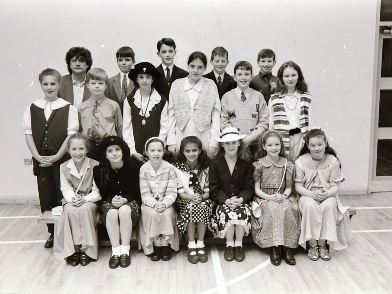 Derry schoolchildren making their Confirmations back in April 1994.