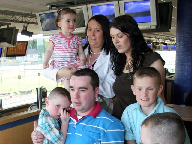 Pat Lindsay, Cathy Gareth, Ann-Marie GAreth,  Ryan Gareth, Katie Lindsay, Patrick Lindsay, Adam Kelly 0517JML : Parties and celebrations across Derry in May 2006.