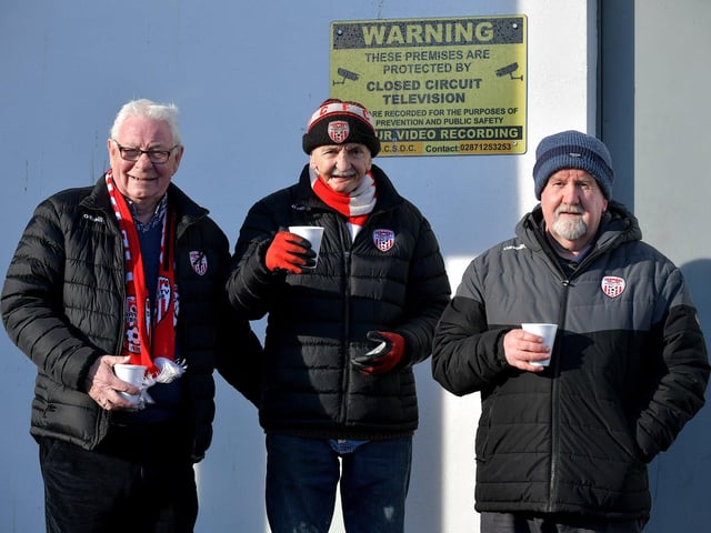 Fans enjoy a cuppa before the Derry City v Bohemian game on Monday evening. Photo: George Sweeney. DER2315GS – 106