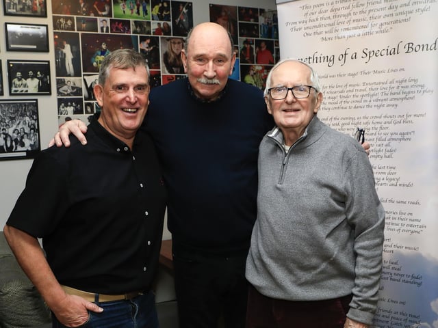 Johnny Murray, organiser, Showbands Reunion, with Martin Mullan, and on right, Donal Casey.  (Photo - Tom Heaney, nwpresspics)