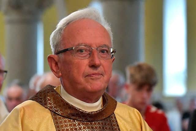 Father Con McLaughlin PP at the Church of the Sacred Heart, Carndonagh. DER2323GS – 155