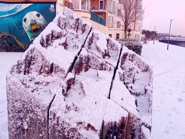 With the cold weather continuing Derry woke to a blanket of white on Thursday morning and the riverfront took on the aspect of a winter wonderland.