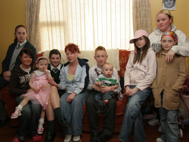 Orlaigh enjoys her birthday party with, Tara, Caoimhe, Nicola, Cira, Paul, Shea, Christine, Elaine and Caoimhe 0034JML : Parties and celebrations April 2006: Orlaigh Kelly.