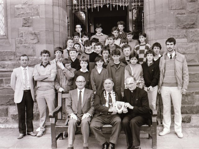Mayor John McNickle with school groups from Limavady and Cork.