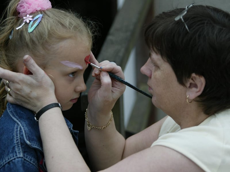 Jordan Sweeney gets a nice pictured painted by Anne Hagan at St, Anne's PS fete. (0306JB17)