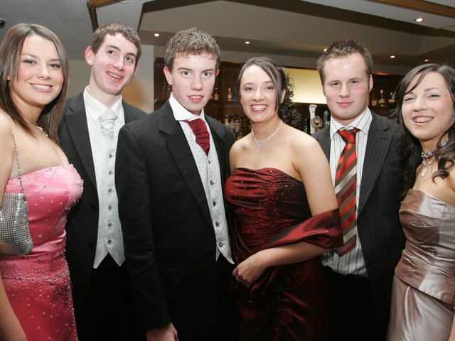 Caoimhe Doherty, Aaron Bradley, Aaron McCloskey, Caren McCallion, Joe Duncan and Maeve O'Neill enjoying the formal at the City Hotel. (2911JB02)