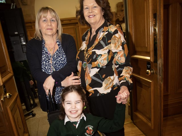 Greenhaw Primary School pupils and staff met the Mayor Patricia Logue during a visit to the Guildhall.