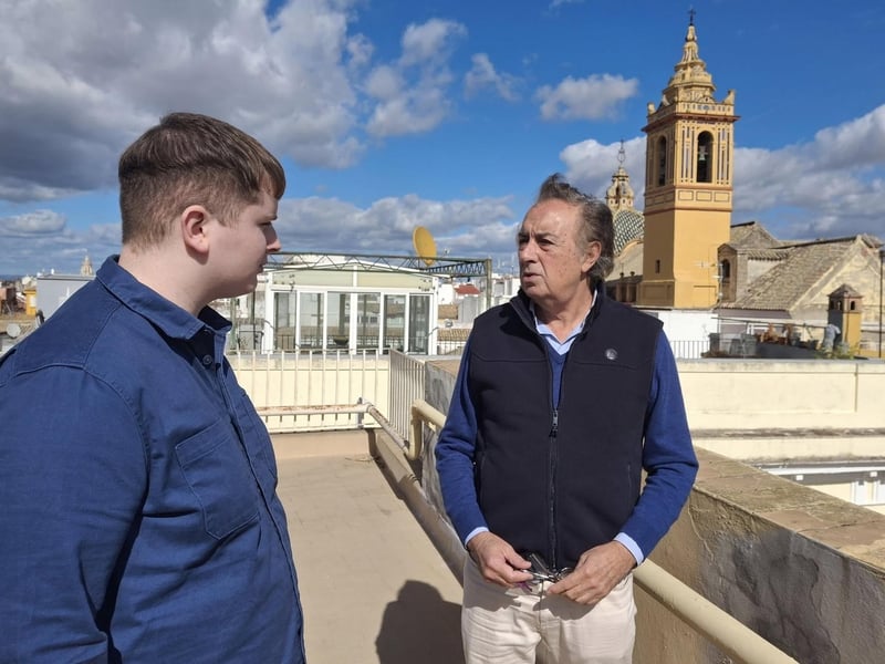 Cormac chats with Ramón.
