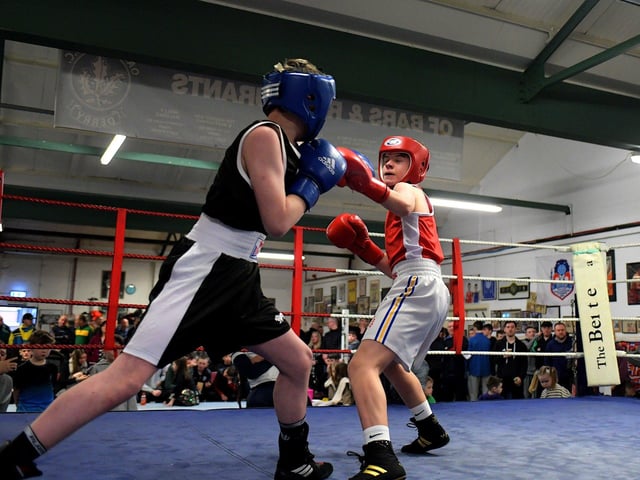 Dillon Dunn, Springtown, on the left, boxing Oakleaf’s Sean Magee. Photo: George Sweeney