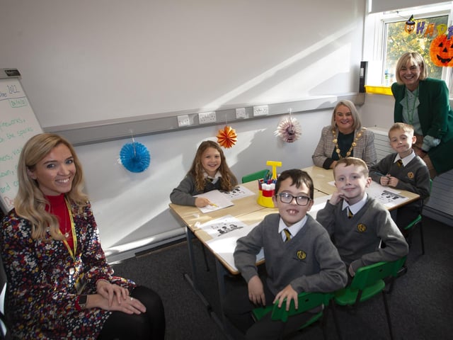 Children taking part in The Engage Programme with their teacher Miss Kathryn Green pose for a photograph with the Mayor, Sandra Duffy during her visit. Included on right is Mrs. Michelle Ramsey, Principal. (Photos: Jim McCafferty Photography)
