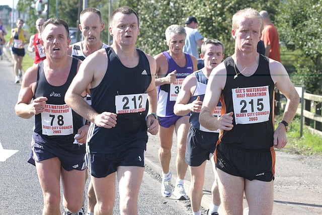 Leading this group of runners are Liam Hamilton (78), Gary McLaughlin (212) and Paul Duddy (215). (1609T41).:.