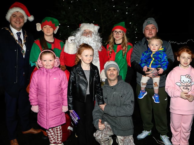 Group pictured with Mayor Ruairí McHugh, Santa and his elves at Enagh Crescent at the switch on the Christmas tree lights.  (Photo - Tom Heaney, nwpresspics)