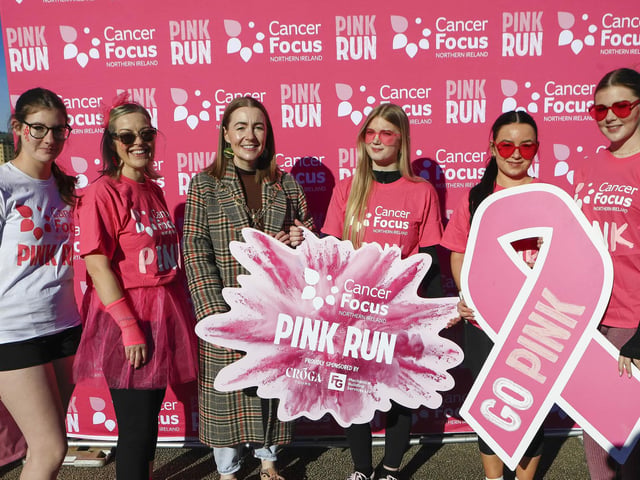 Mayor Grace Uí Niallais with from left, Amy Buchanan, Leslie Finlay, and from right, Rachel Buchanan, Ellie Cox and Rachael Fitzpatrick at the Cancer Focus NI Pink Run held in Ebrington Square, on Sunday. (Photo - Tom Heaney, nwpresspics)