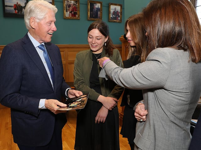Bill Clinton with John Hume's grandchildren Isabel and Rachel.