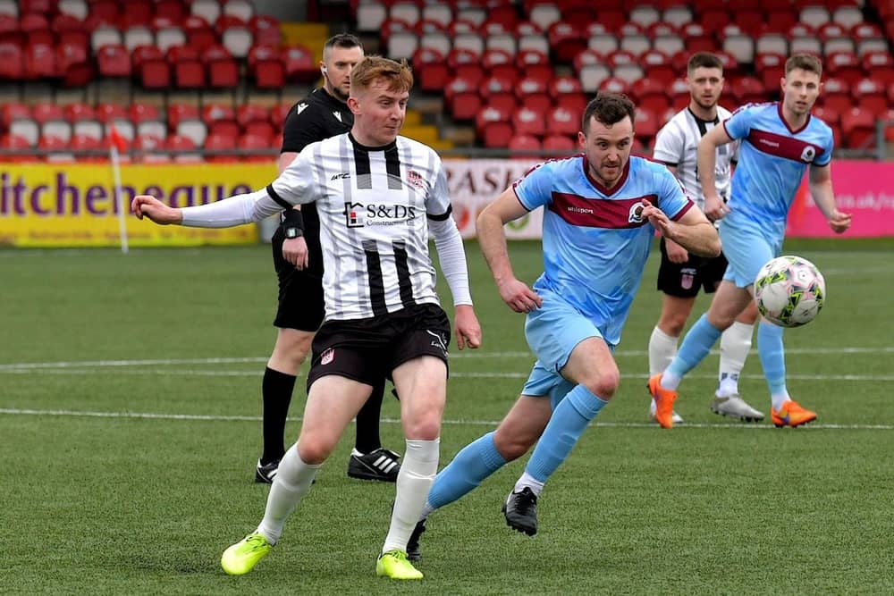 Institute’s Jamie McCormick breaks away from Dergview's Stephen Doherty, during Saturday's encounter at the Ryan McBride Brandywell Stadium. DER2309GS – 99