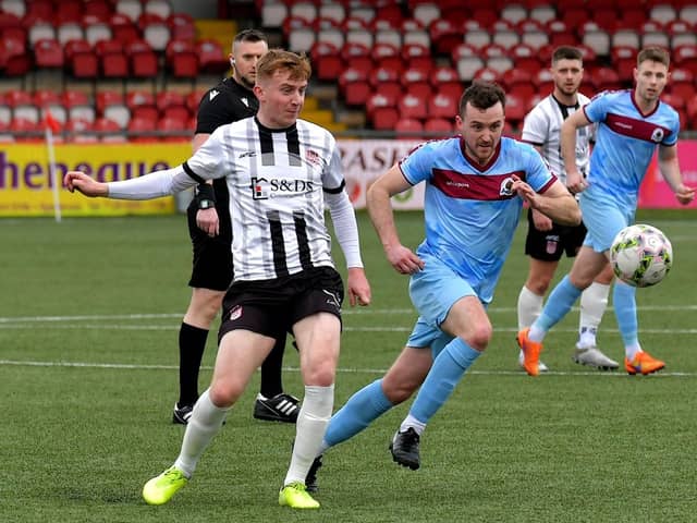 Institute’s Jamie McCormick breaks away from Dergview's Stephen Doherty, during Saturday's encounter at the Ryan McBride Brandywell Stadium. DER2309GS – 99