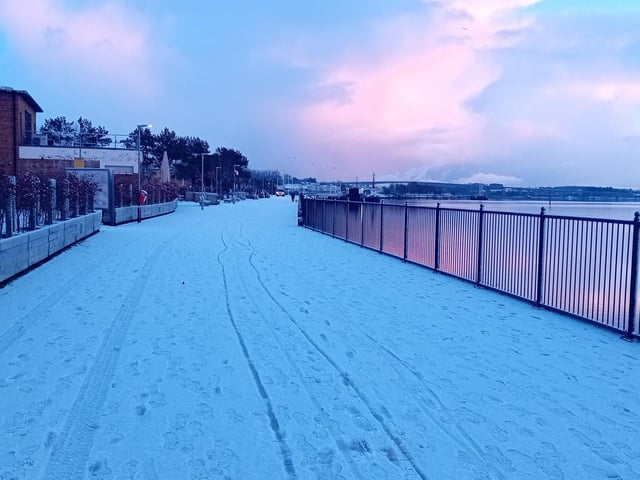 With the cold weather continuing Derry woke to a blanket of white on Thursday morning and the riverfront took on the aspect of a winter wonderland.