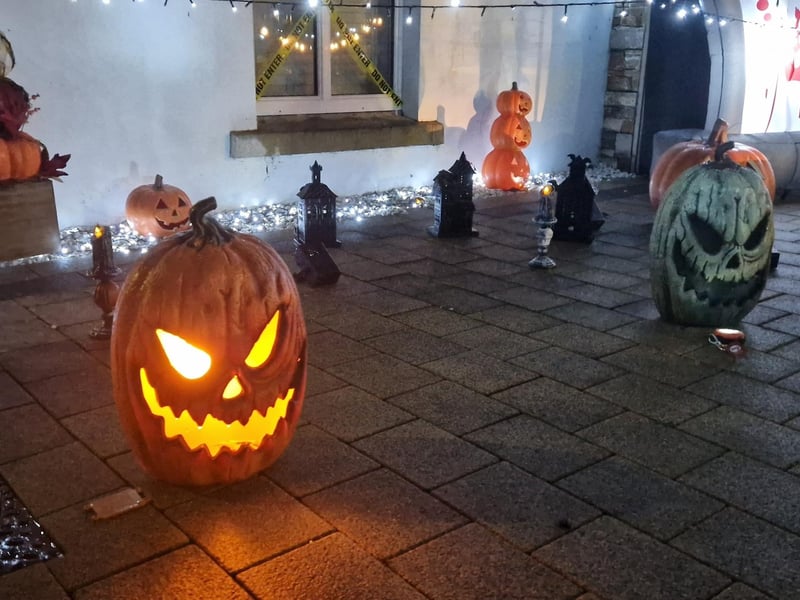 The brilliant Halloween decorations at Ivy Mead Hillocks are drawing crowds and encouraging donations to support the Northlands Addiction Centre.