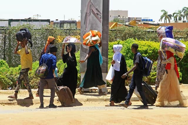 People flee from southern Khartoum on April 18, 2023 as fighting between the army and paramilitary forces led by rival generals rages for a fourth day, despite growing international calls for an end to hostilities. (Photo by AFP) (Photo by -/AFP via Getty Images)