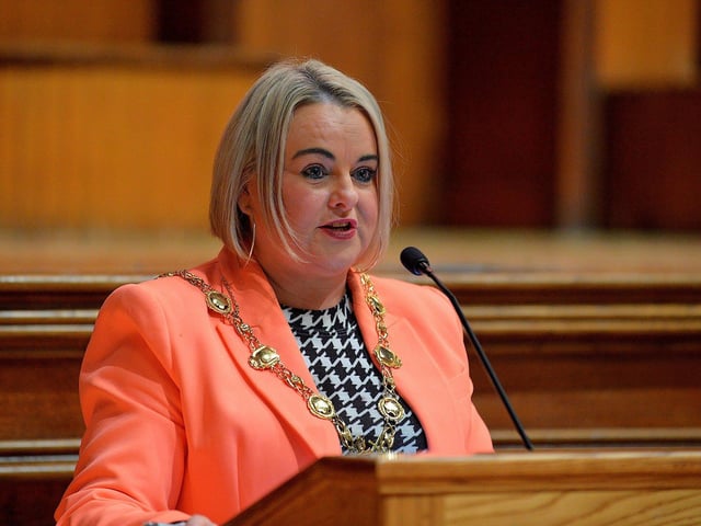 Mayor Sandra Duffy opens a public meeting, held in the Guildhall on Wednesday evening, opposing planned cuts to jobs and services at BBC Radio Foyle. George Sweeney. DER2301GS – 14