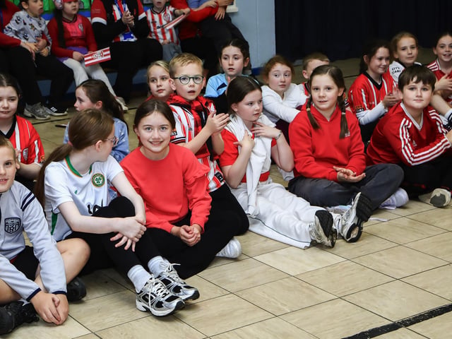 Derry City player Christy Grogan and senior coach Niall McGinn visiting St. Anne’s PS in the run up to their FAI Cup final against Waterford. (Photo - Tom Heaney, nwpresspics)