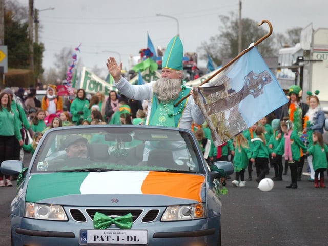 St Patrick leads Moville's parade thorugh the town on Sunday afternoon. (1903PG40)