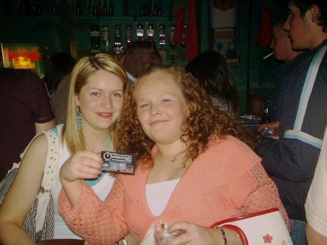 Exif-JPEG-422 : Out Last Night pictures in Derry bars in May 2005.
