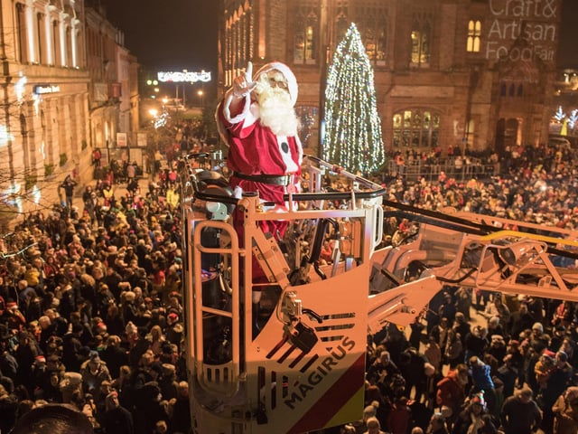 Santa arrives over a crowd of thousands from Derry's Walls in 2018. Picture Martin  McKeown. Inpresspics.com. 22.11.18