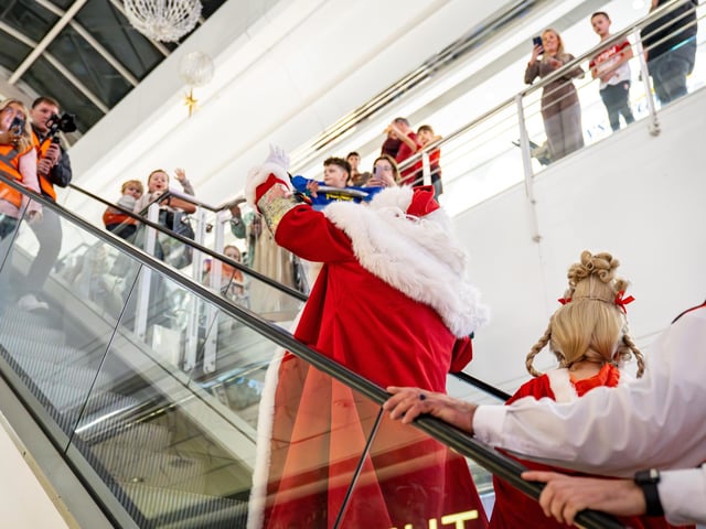 Derry, Northern Ireland. 7 November 2025. Santa arrives at Foyleside Shopping Centre to the cheers of gathered families, marking the official start of the Christmas season. Credit: Aodhan Roberts. : Joyous scenes as Santa arrives at Foyleside Shopping Centre and the festive lights are turned on. Photos: Aodhán Roberts.