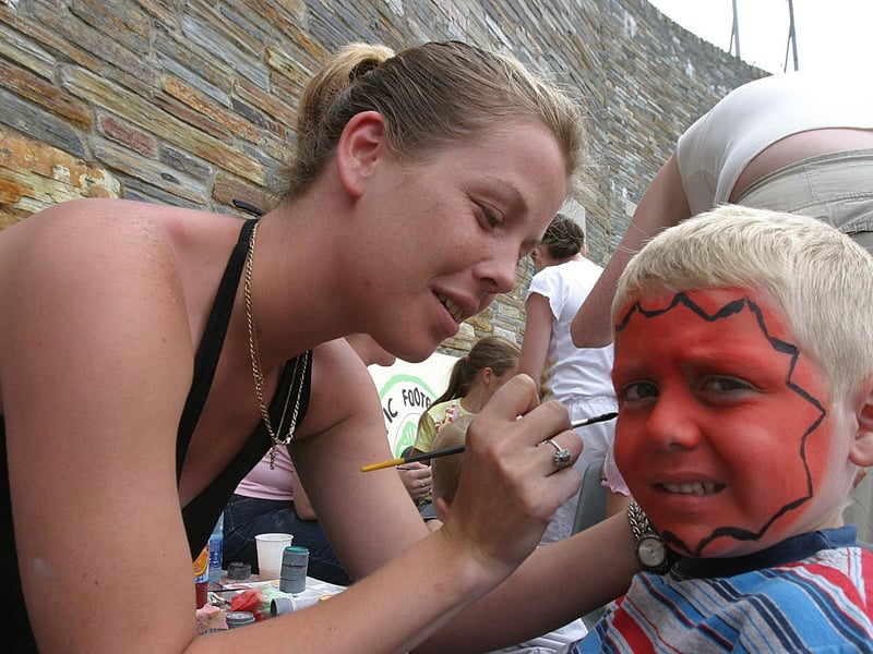 Derry youngsters enjoying summer in August 2003