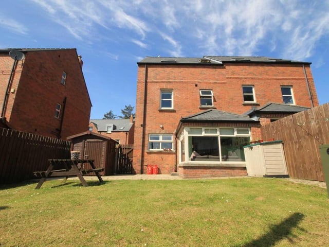 15 Greenhaw Manor