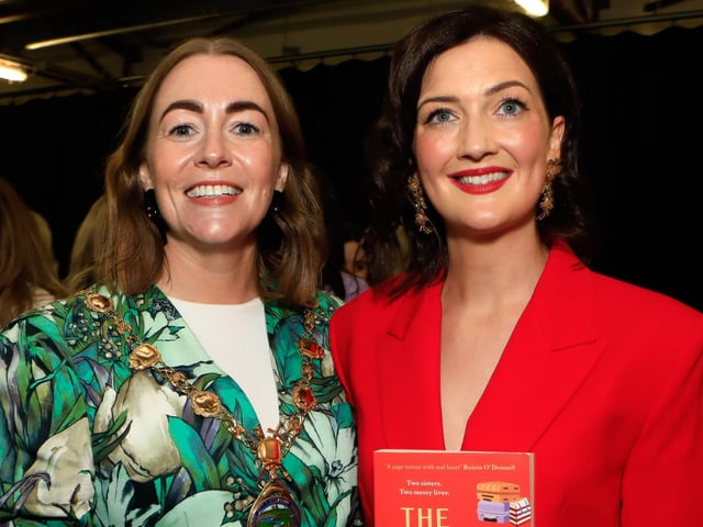 Jeananne Craig, author with Mayor Grace Uí Niallais, at the launch of her first novel, published by Hachette Books Ireland, “The Life Swap”. (Photo - Tom Heaney, nwpresspics)
