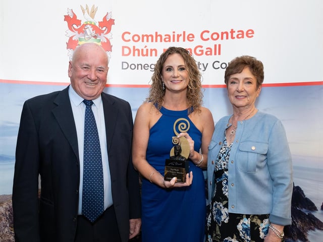 Caroleann Gallagher with her parents Laurence and Kathleen at the Tip O'Neill Irish Diaspora Awards 2024 in Inishowen Gateway Hotel on Friday last. Photo Clive Wasson
