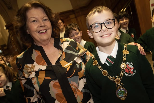 Primary 5 pupil Daibhin gets to try on the mayor's chain of office during a visit to the Guildhall.