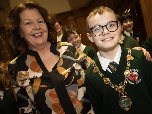 Primary 5 pupil Daibhin gets to try on the mayor's chain of office during a visit to the Guildhall.