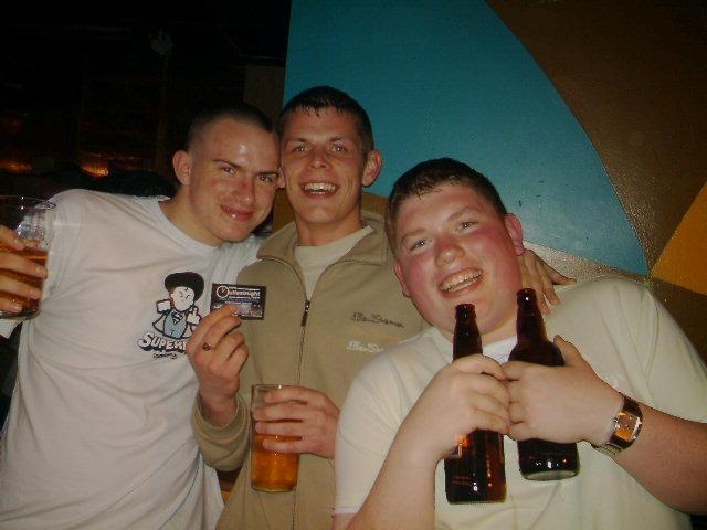 Exif-JPEG-422 : Out Last Night pictures in Derry bars in May 2005.