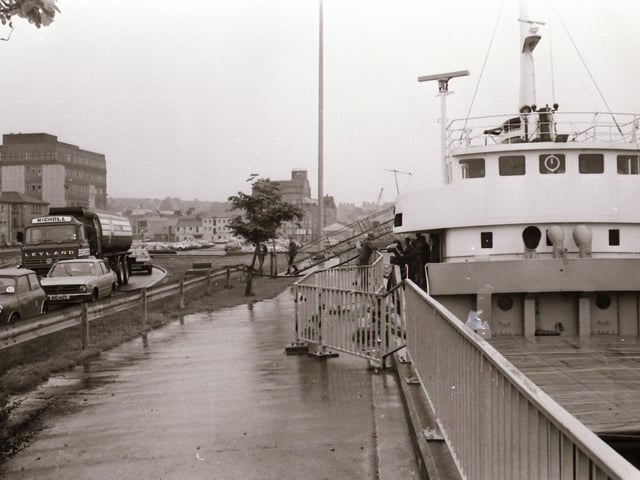 Along the quay in Derry back in 1985.