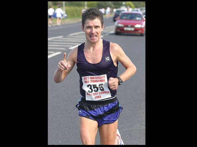 Damien McGinty running in third place at the halfway stage of the race. (1609T51).:.